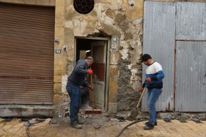 Surlariçi’nde 2 çöp ev LTB tarafından temizlendi 2 Surlariçi’nde 2 çöp ev LTB tarafından temizlendi