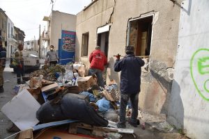 Surlariçi’nde 2 çöp ev LTB tarafından temizlendi 5 Surlariçi’nde 2 çöp ev LTB tarafından temizlendi