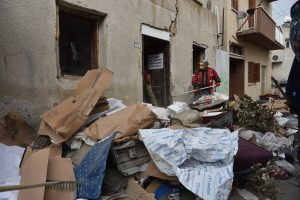 Surlariçi’nde 2 çöp ev LTB tarafından temizlendi 7 Surlariçi’nde 2 çöp ev LTB tarafından temizlendi