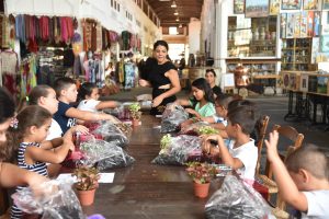 LTB Teraryum Atölyesi ile çocuklar ve yetişkinler fanusa bitki ekimini öğrendi 4 LTB Teraryum Atölyesi ile çocuklar ve yetişkinler fanusa bitki ekimini öğrendi