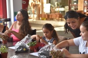 LTB Teraryum Atölyesi ile çocuklar ve yetişkinler fanusa bitki ekimini öğrendi 2 LTB Teraryum Atölyesi ile çocuklar ve yetişkinler fanusa bitki ekimini öğrendi